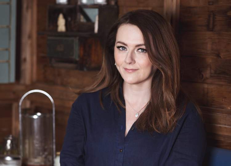 Julia Raeside - 11.15pm