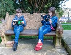 Young readers on the Seat of Remembrance