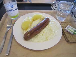 5. ...där blev det bl a Isterband med vitkålsstuvning. 5. ...där blev det bl a Isterband med vitkålsstuvning.