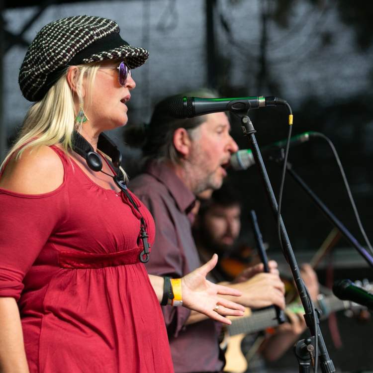 Devines in full voice!