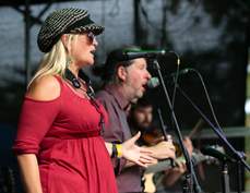 Devines in full voice!