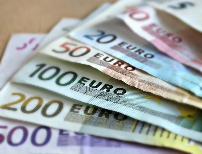 Hook & The Panel: Should all 25 year-olds get €10,000? episode artwork