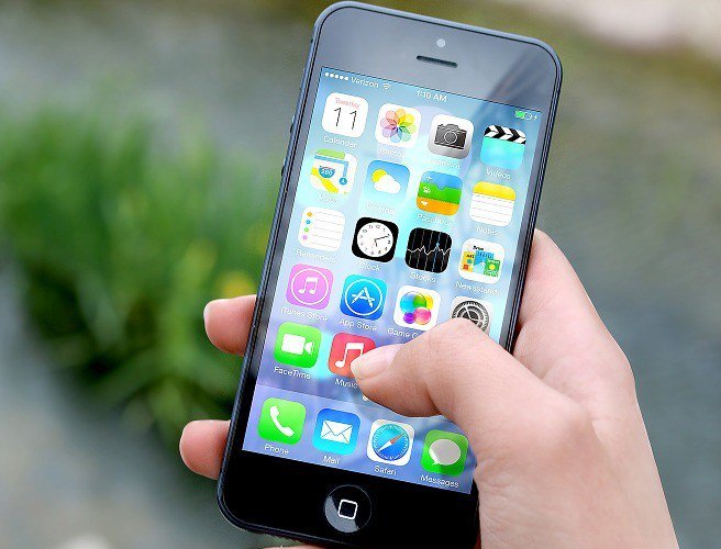 Parenting: At What age should I give my child a phone ? episode artwork