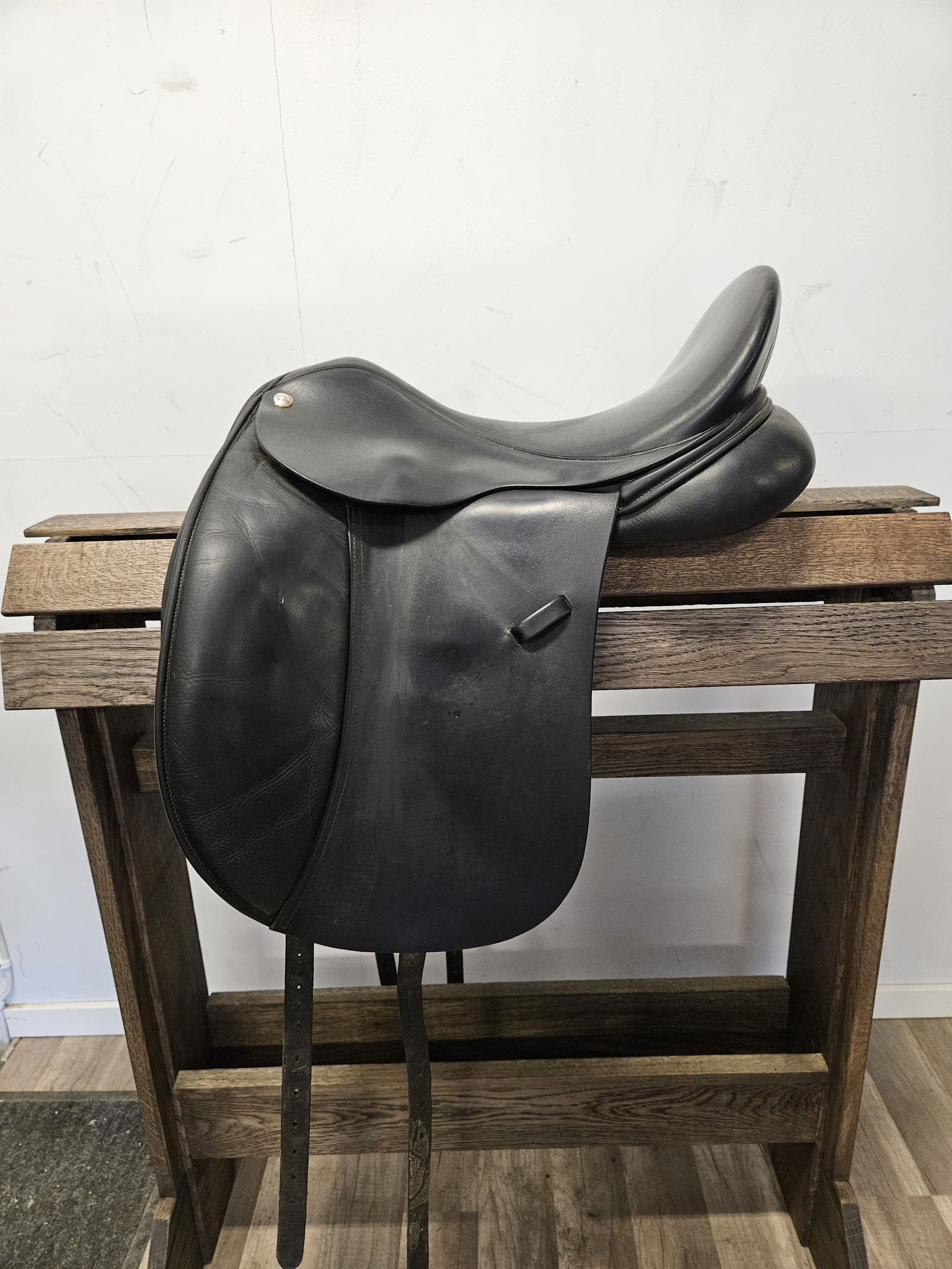 Frank Baines Elegance, 17/W