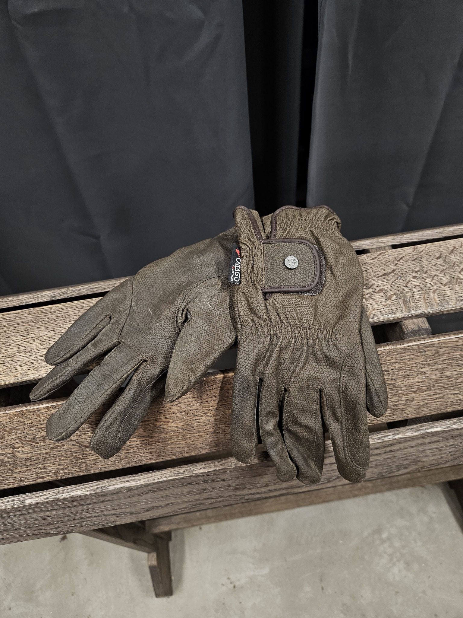 Ridhandskar, 8, Catago