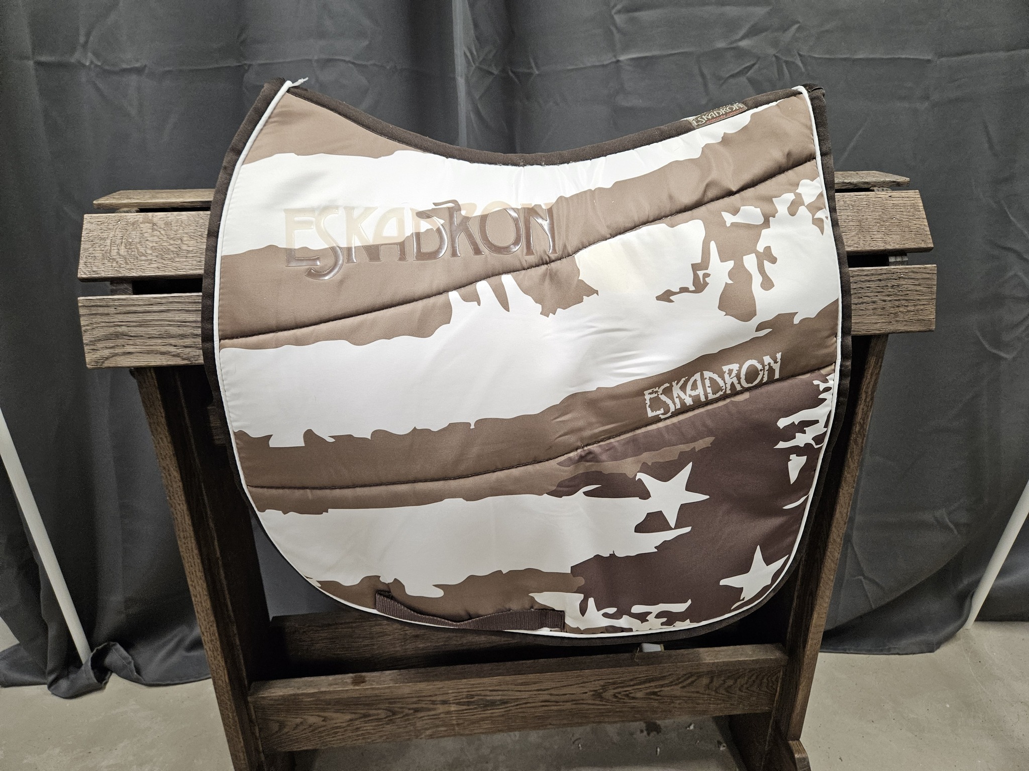 Schabrak, full, Eskadron