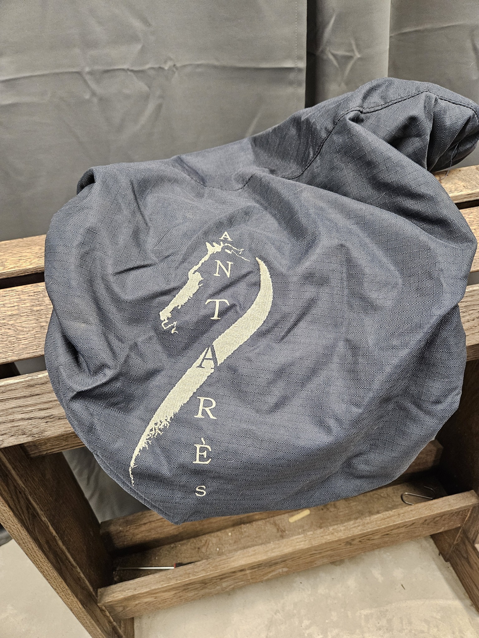 Sadelöverdrag, Antarés bild 3