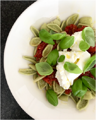 Linns recept: Foglia d’ulivo med burrata och ugnsbakade tomater