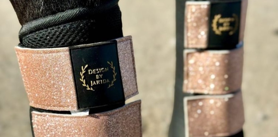 luftiga benskydd häst med roseguld