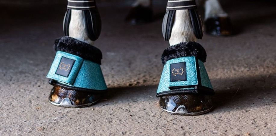fina glitterboots till häst
