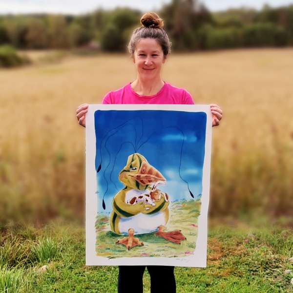 Karin Gillberg med en akvarellmålningar av melonpingvin som kramar en kanin.