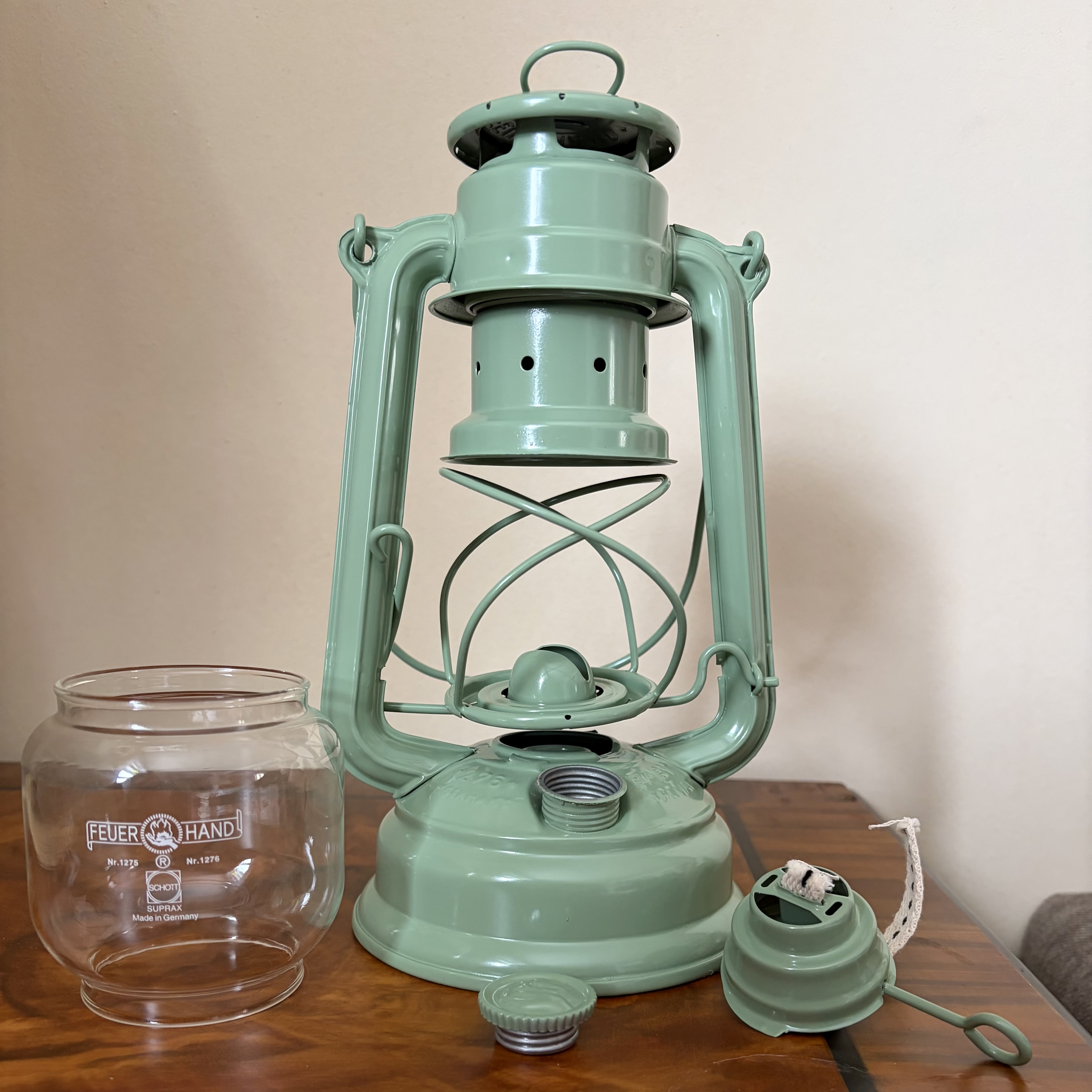 En stormlykta där vi tagit bort glas, tanklock och brännare