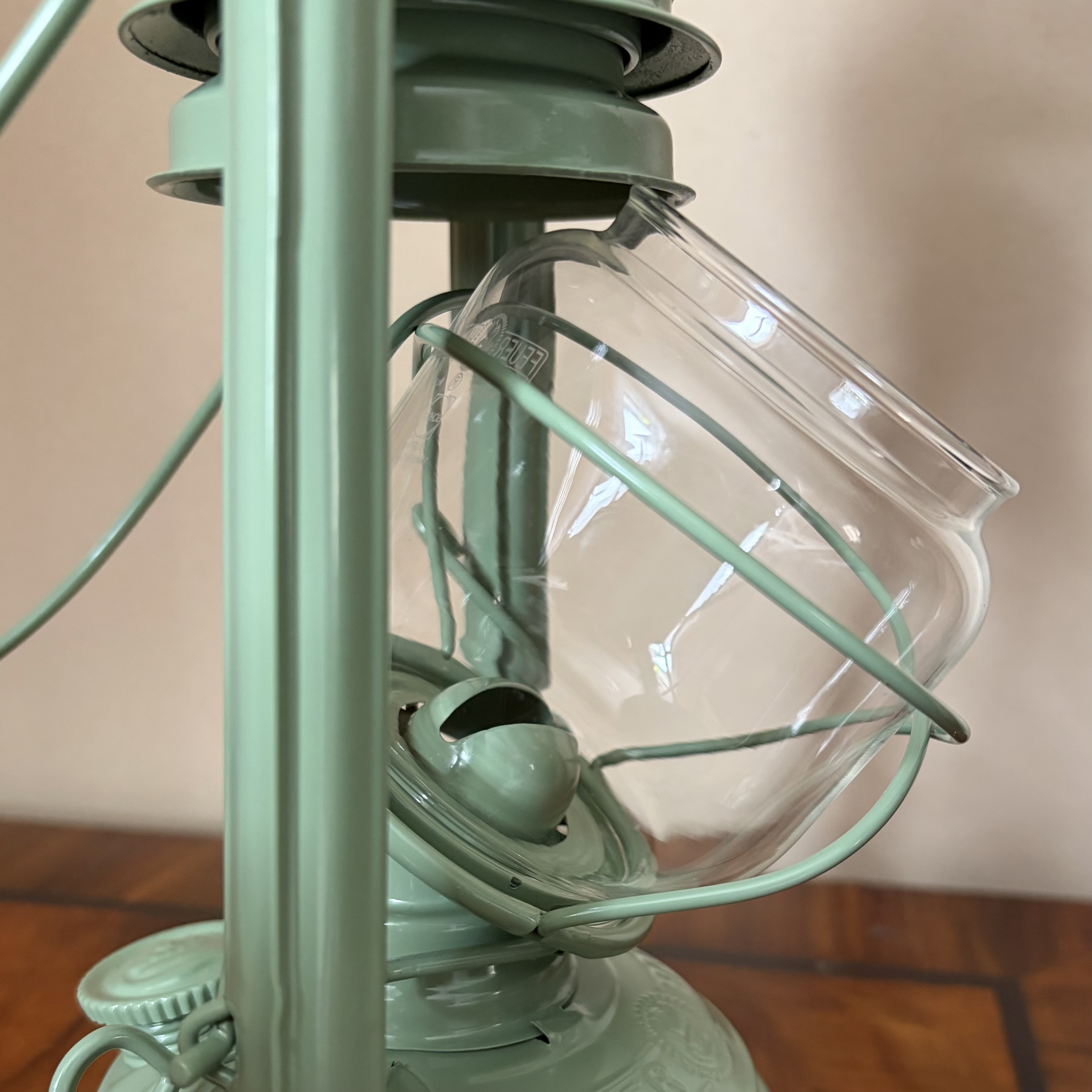 Hur man tar loss glaset på sin Feuerhand stormlykta