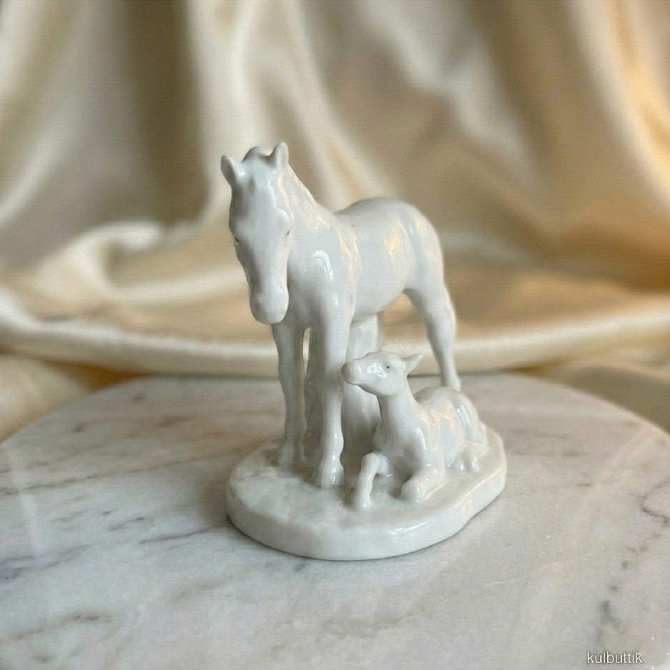 Vintage porselen og moderne interiør