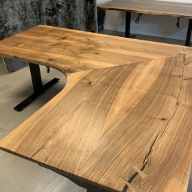 Skrivbord i europeisk valnöt