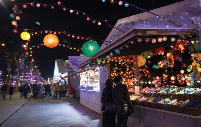 Marche de noe l avenue des champs elyse es nuit