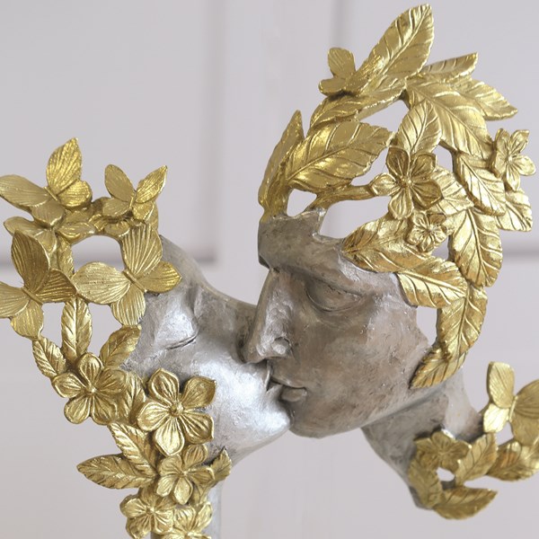 Kissing Couple Sculpture 31x41cm