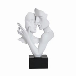 Couple Sculpture White 25x 38cm Couple Sculpture White 25x 38cm