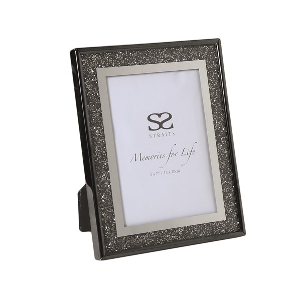 Black Beaded Surround Photo Frame 5x7in (13x18cm) Black Beaded Surround Photo Frame 5x7in (13x18cm)