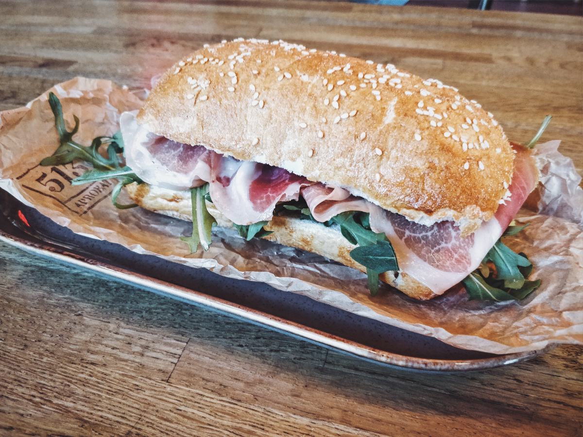 Panini cu prosciutto din Restaurant 513 în Chişinău STRAUS