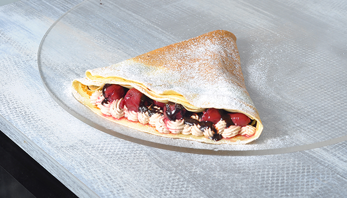 Clătită Cu Vișină și Ciocolată Din Creperia Ando In Chisinău Straus