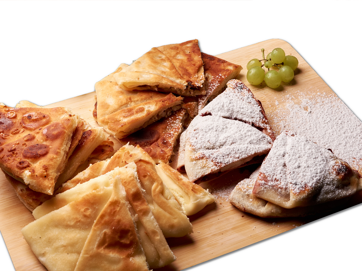 Plăcintă With Cow And Sheep Cottage Cheese Order Delivery