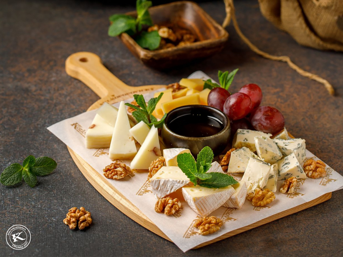 Cheese platter Order Delivery Cheese platter in Chisinau STRAUS