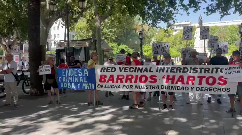 El pleno del calor, los refugios climáticos y los cortes de luz de Endesa