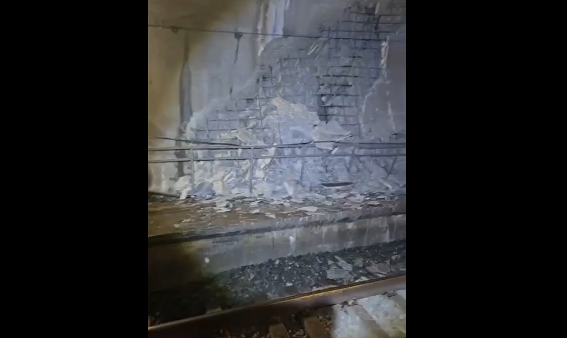Un nuevo desprendimiento en el túnel del AVE en Málaga alimenta el temor a lo peor 