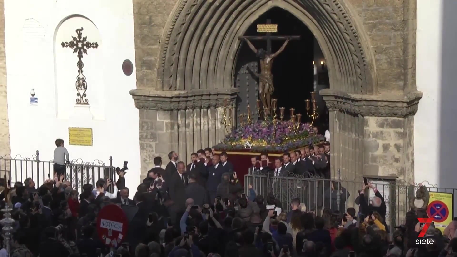La historia del frasco en el Cristo de las Almas que reveló un mensaje irónico del autor 