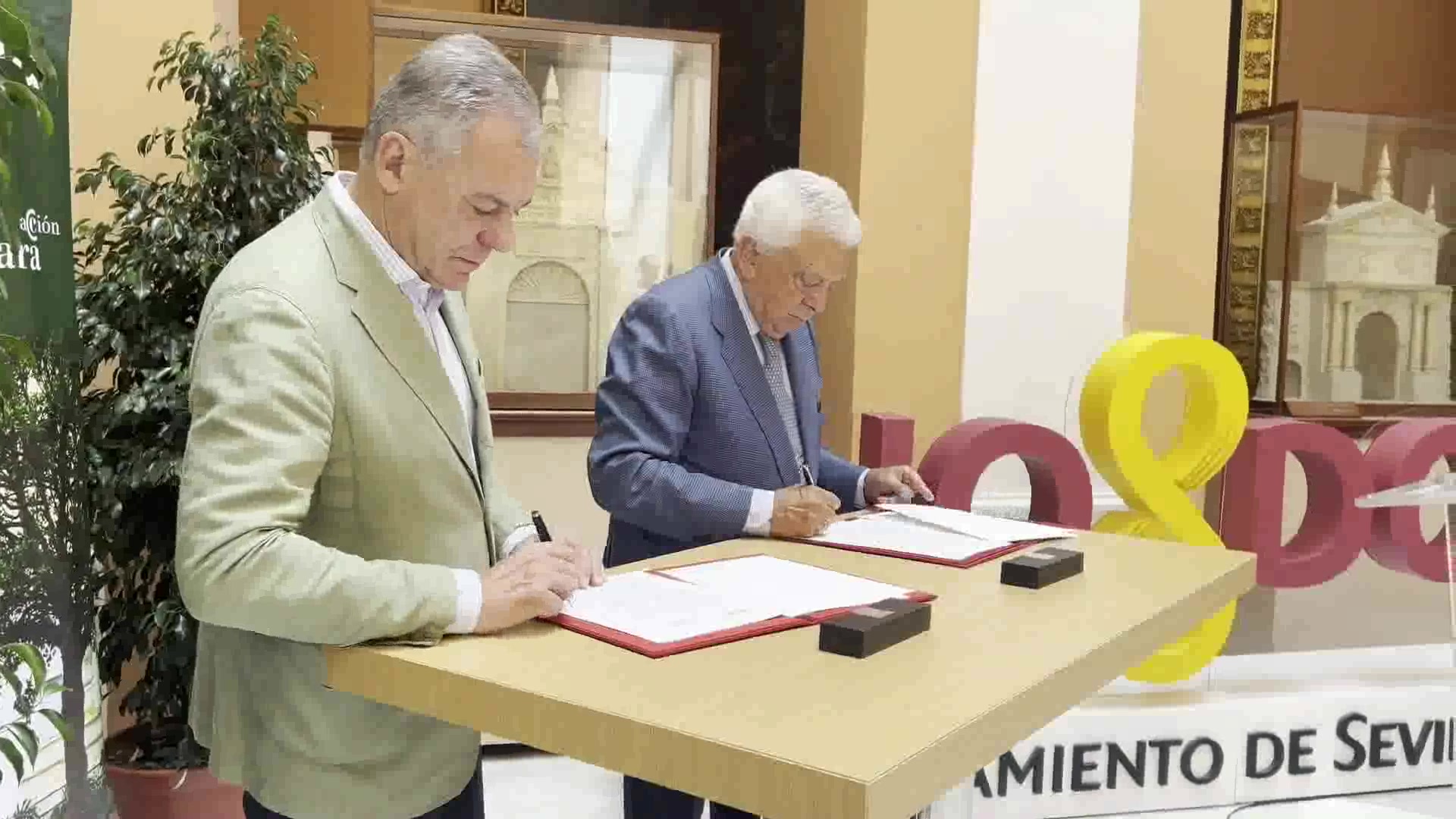 Replanta Sevilla, tras plantar 200, se abre a los ciudadanos para que apadrinen árboles