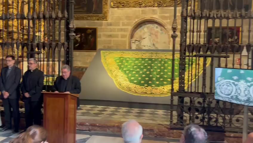La Virgen de los Reyes lucirá su manto verde ya restaurado el próximo 15 de agosto