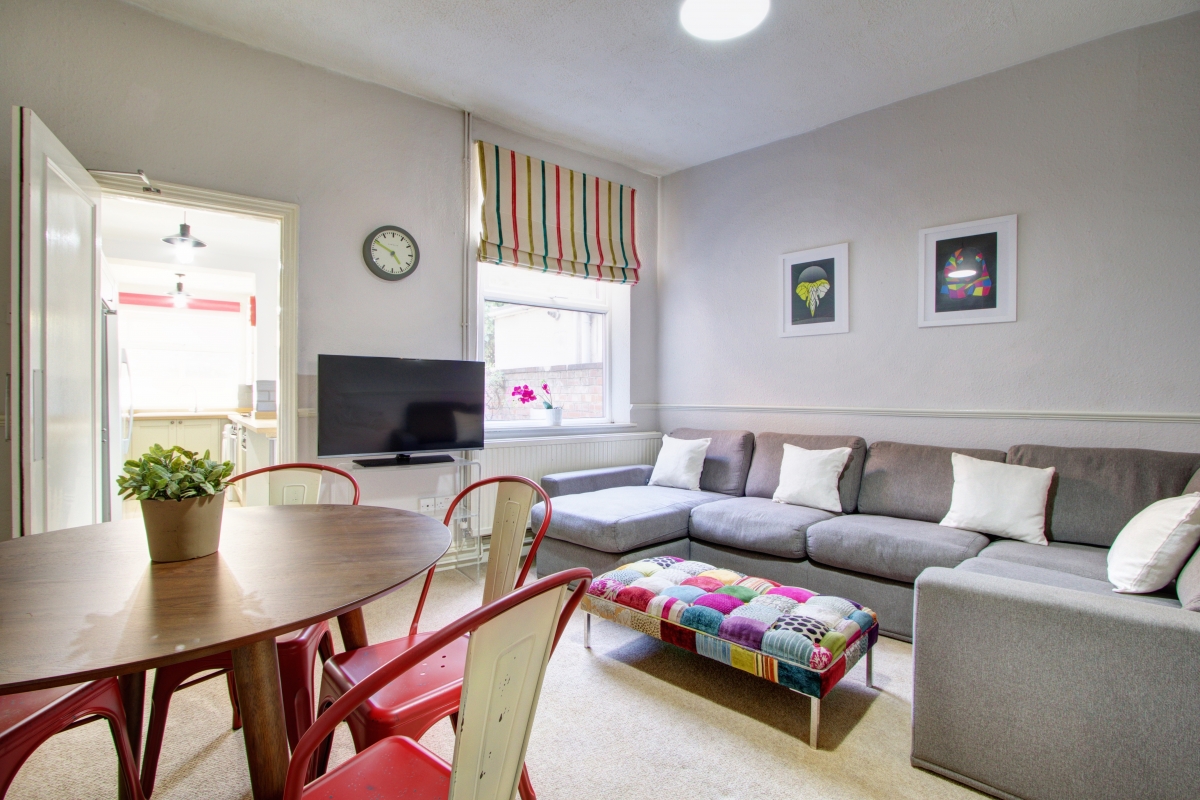 Living Room Nottingham 37 grove road lenton nottingham student house | student cribs Living Room Nottingham 37 grove road lenton nottingham student house | student cribs