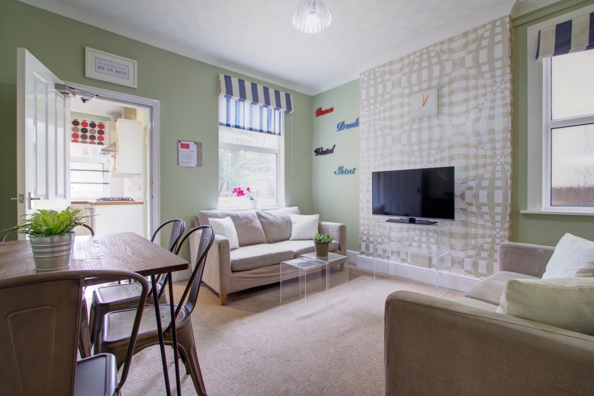 Living Room Nottingham 5 trinity avenue lenton nottingham student house | student cribs Living Room Nottingham 5 trinity avenue lenton nottingham student house | student cribs