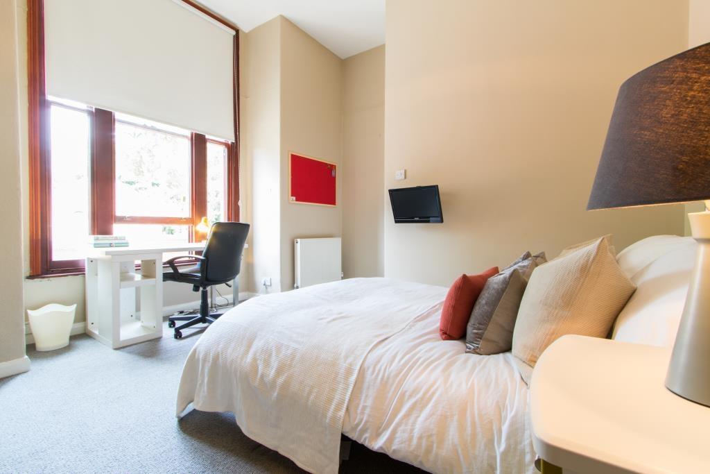 Flat 2, 17 Ladybarn Road