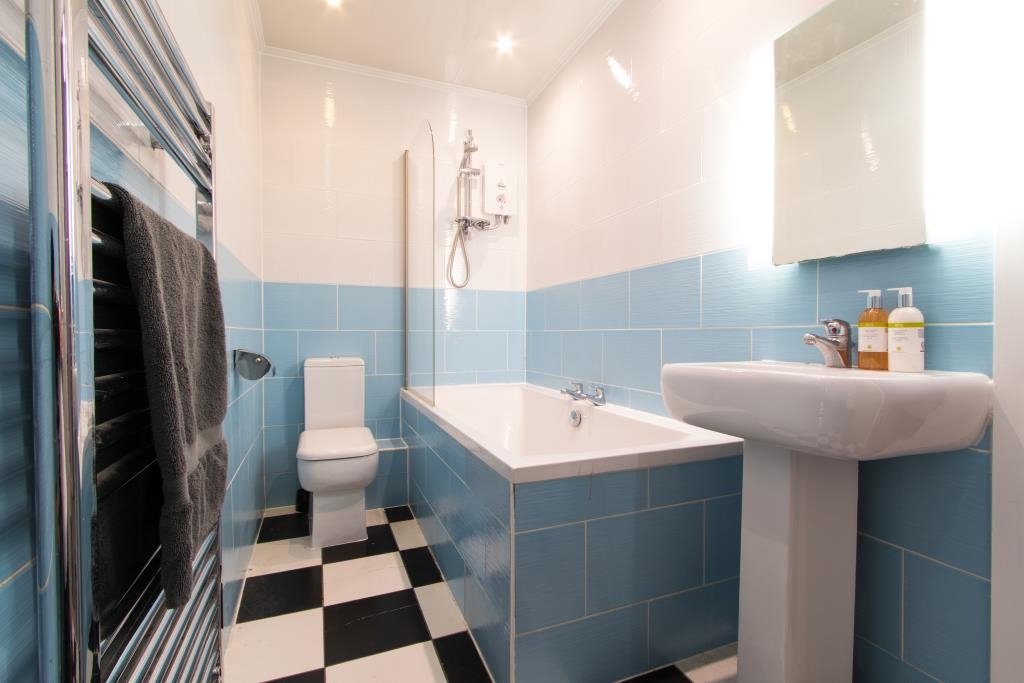 Flat 3, 17 Ladybarn Road
