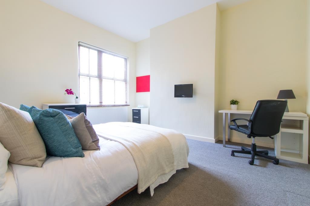 Flat 3, 17 Ladybarn Road