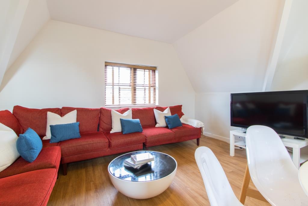 Flat 4, 17 Ladybarn Road