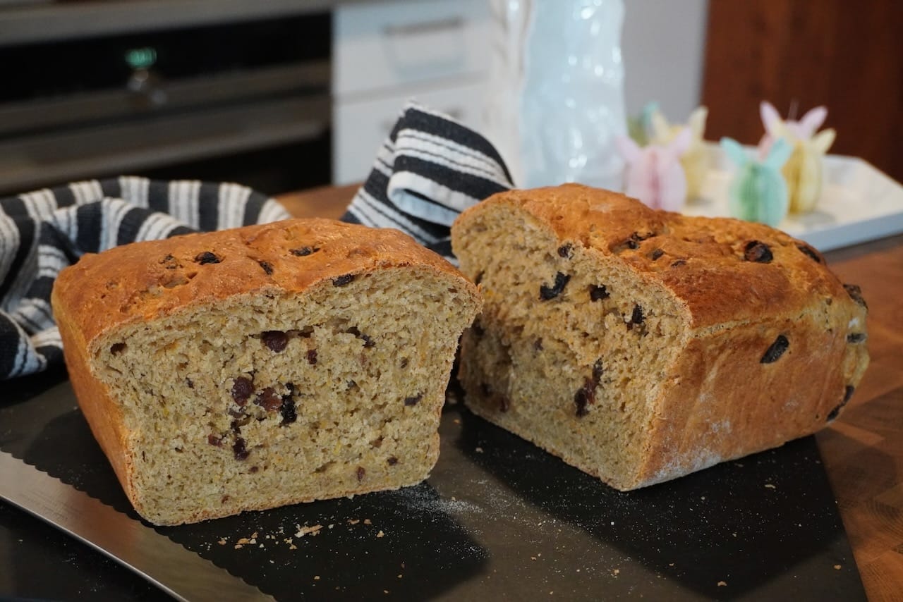 Easy Spelt Easter Bread – Spiced & Fruity