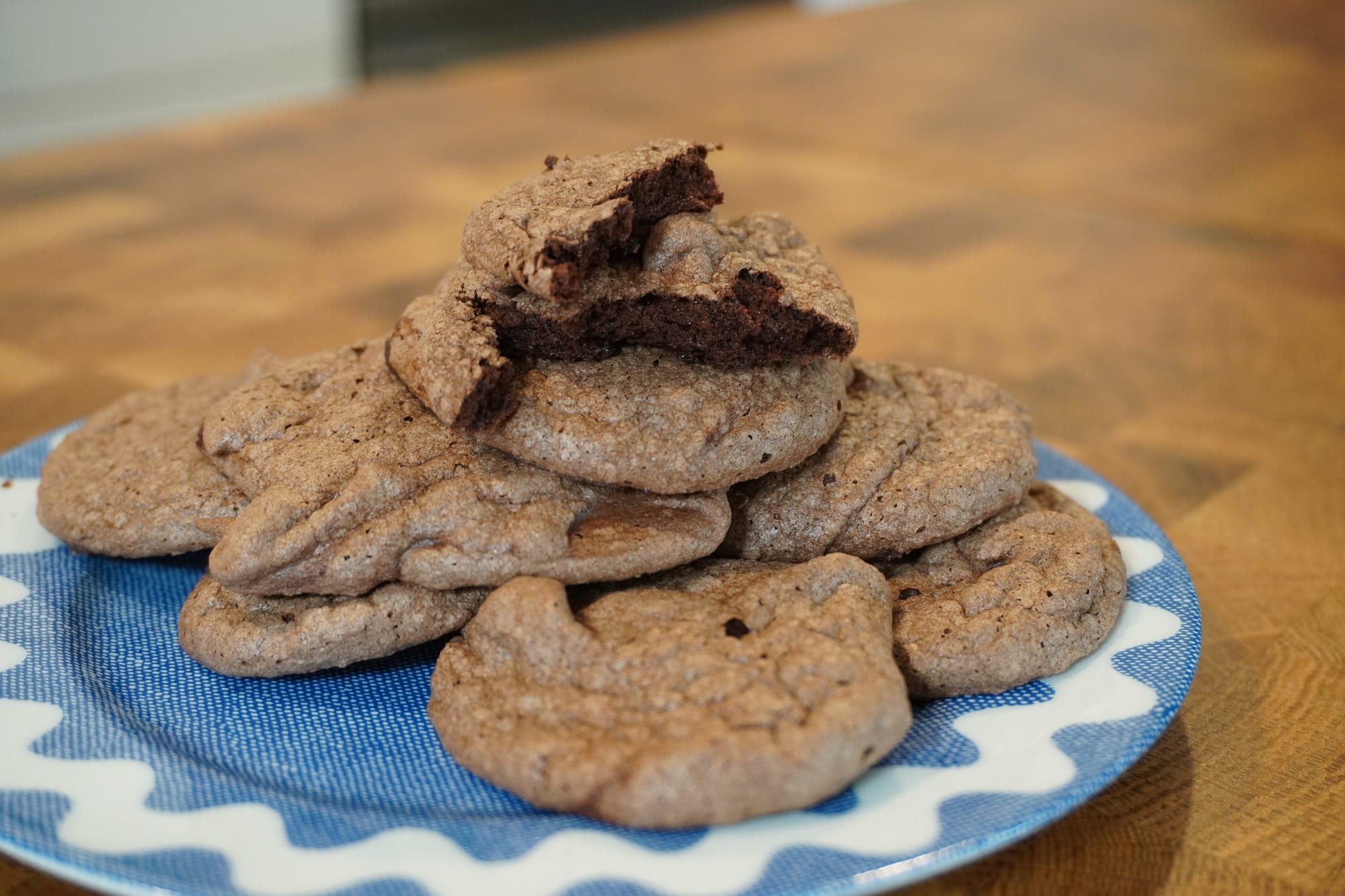 3 Ingredient Flourless Chocolate Cookies (Brownie Style)