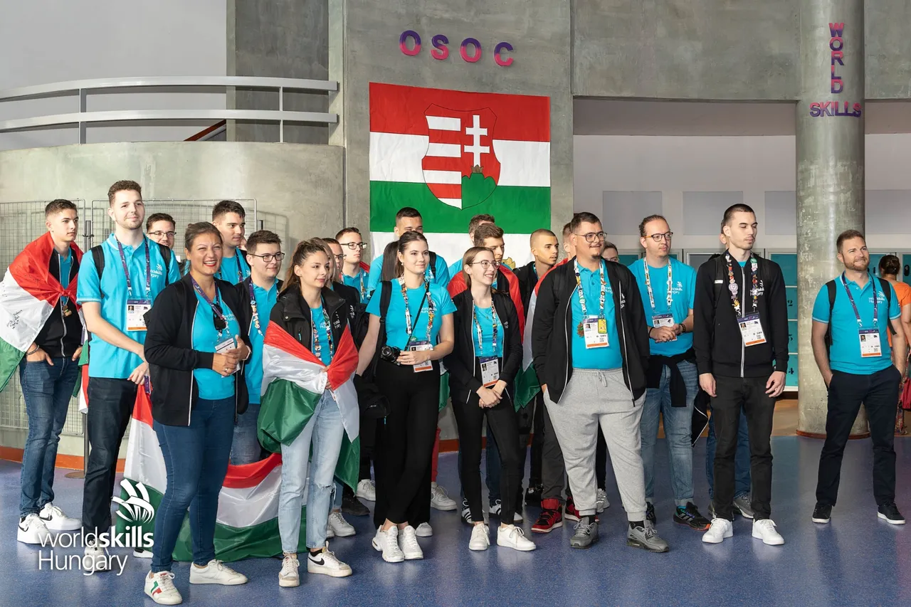 Lyon-i iskolát látogattak meg kulturális csereprogram keretében a magyar versenyzők