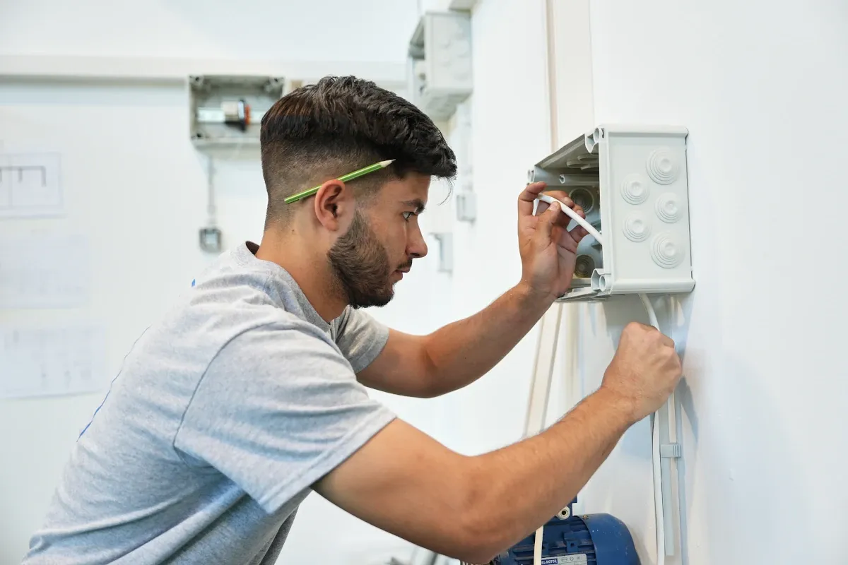 Villanyszerelő - Épületvillamossági szakmairány