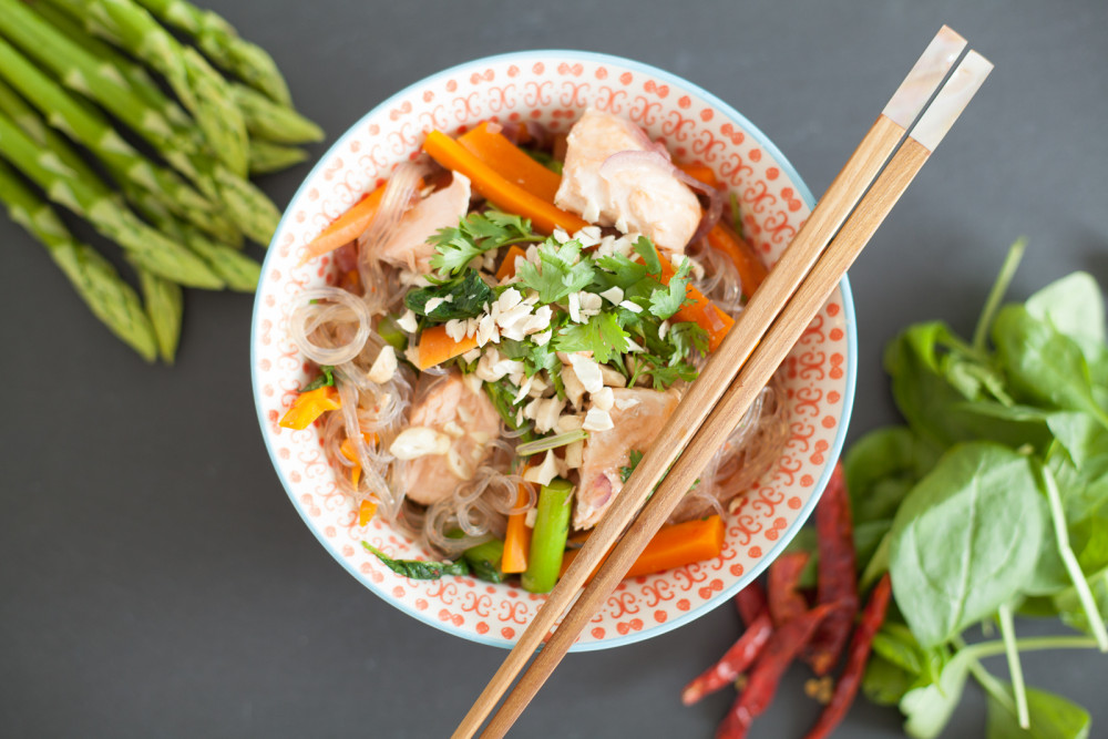 Soulfood in a Bowl: asiatischer Glasnudelsalat mit Honig