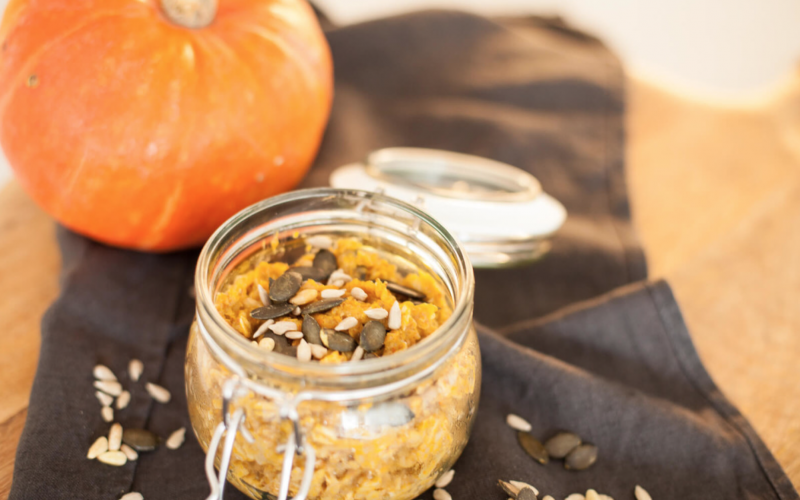 Start your day orange: warmer Kürbis-Porridge