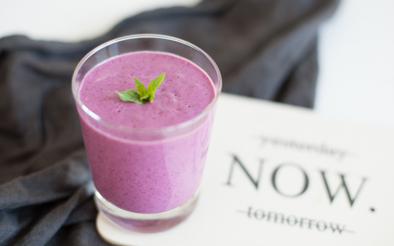 Protein-Smoothie mit Beeren und Quinoa
