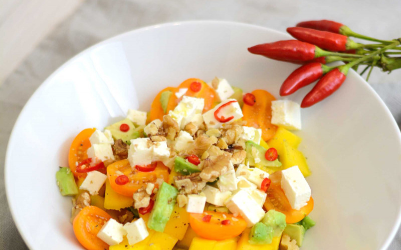 Scharfer Avocado Mango Salat