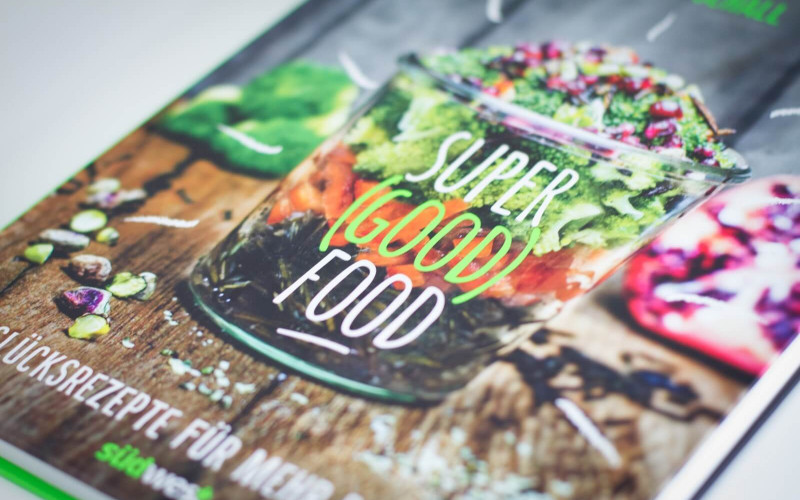 Pay the farmer, not the pharma! Das Kochbuch von SuperGoodFood ist da.