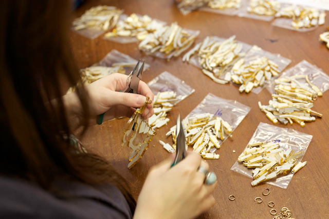 How It's Made: Tatty Devine Dinosaur GIANT Necklace