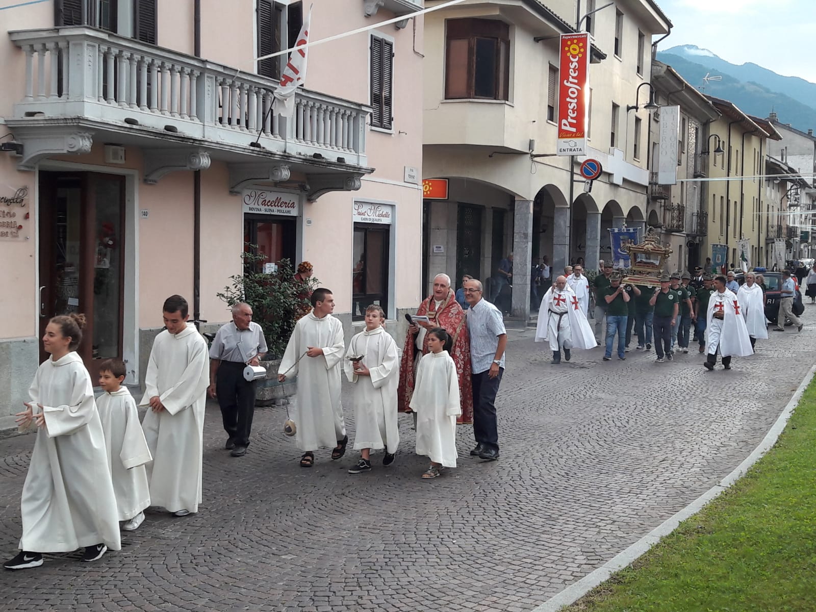 Santa Messa e Processione in onore del Santo Patrono del paese di Sant’Antonino di Susa (TO Santa Messa e Processione in onore del Santo Patrono del paese di Sant’Antonino di Susa (TO