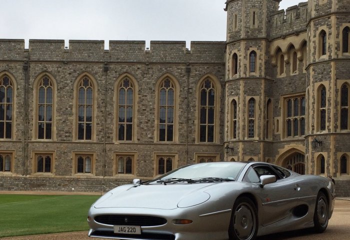 Jaguar Xj220